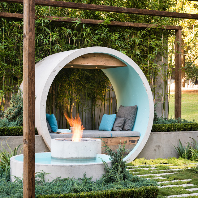 Fireplace Design Inspiration - Fire Pit In Outdoor Garden With Circle Seat